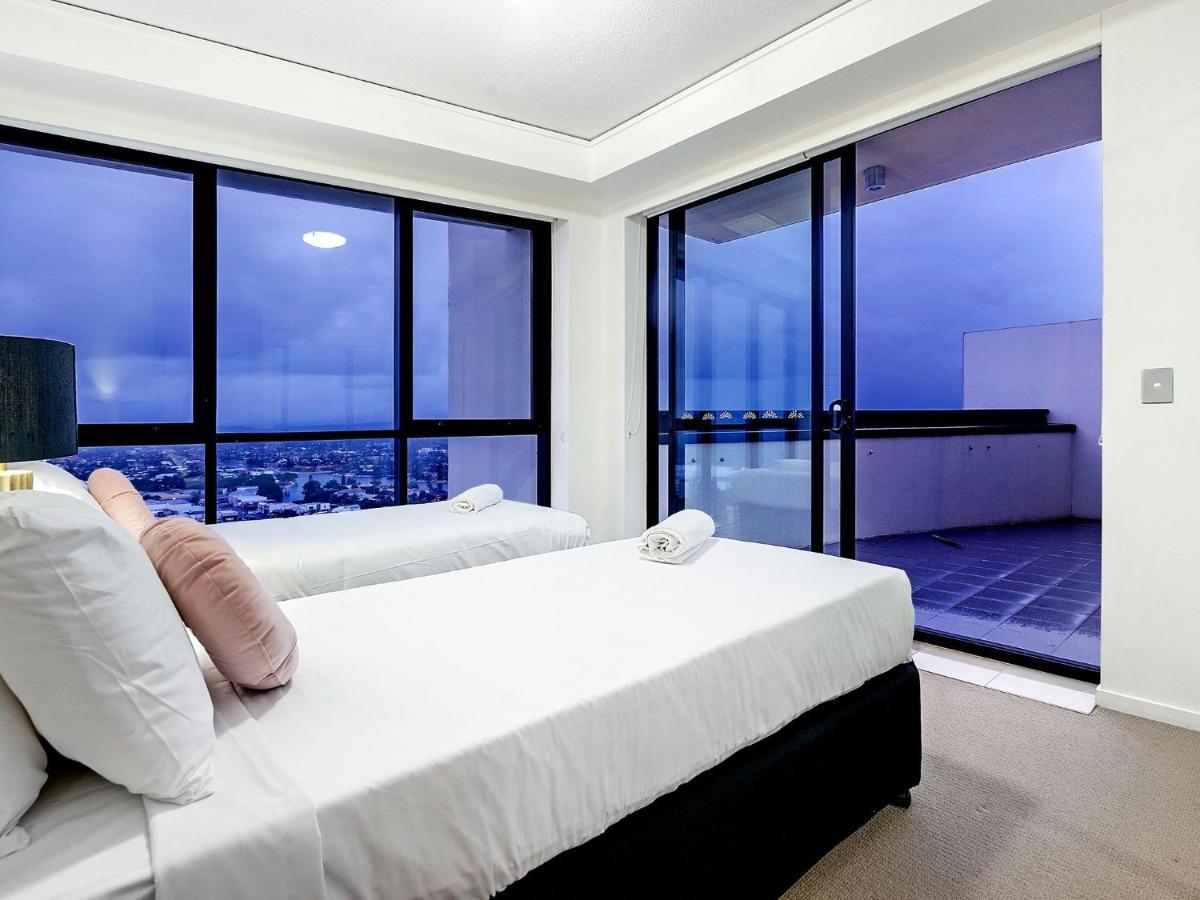 Apartment Stunning And Spacious With Ocean Views Sierra Grand Broadbeach - Gchm *