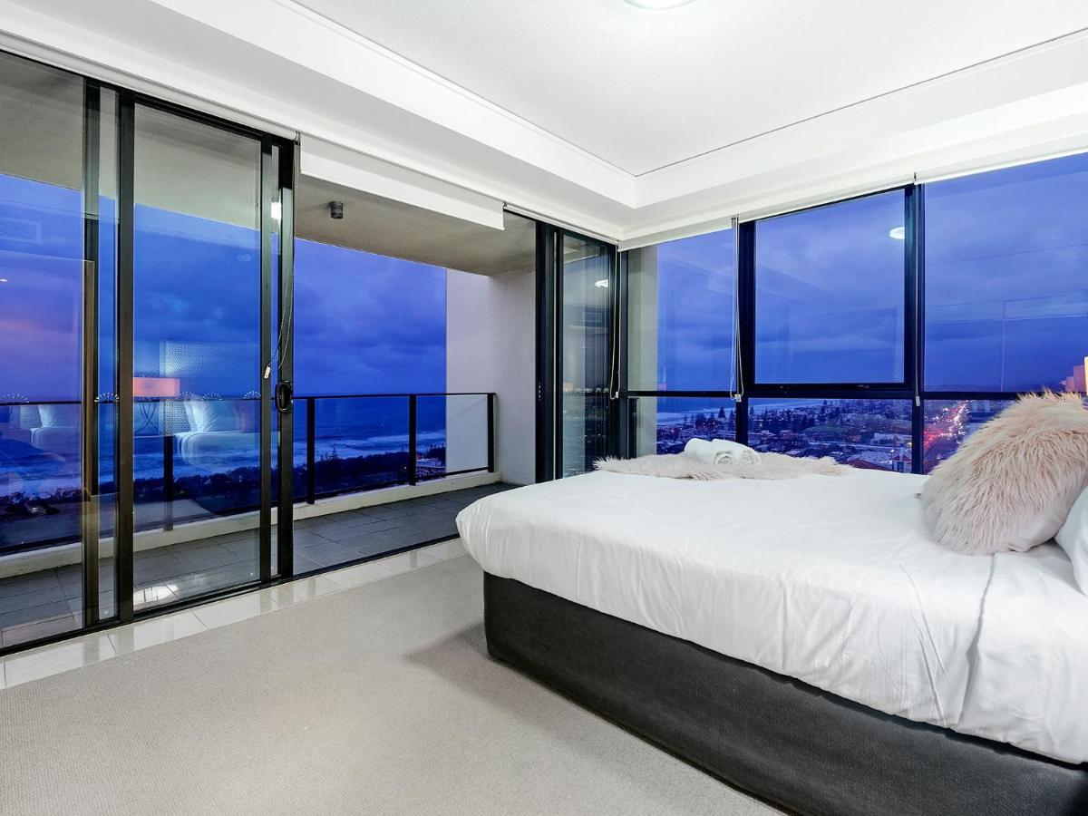 Stunning And Spacious With Ocean Views Sierra Grand Broadbeach - Gchm Apartment *